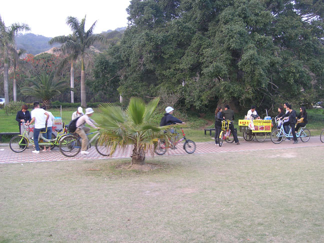 路边摊,有烤鱿鱼哦 路边摊,有烤鱿鱼哦