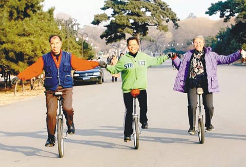 行:晨练上班适当增减衣物 行:晨练上班适当增减衣物